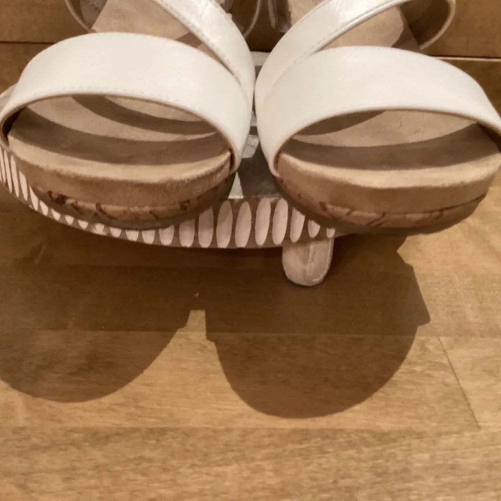 Life Stride Milly Cork Wedge White Straps Sandal Size 6.5M - Picture 7 of 8